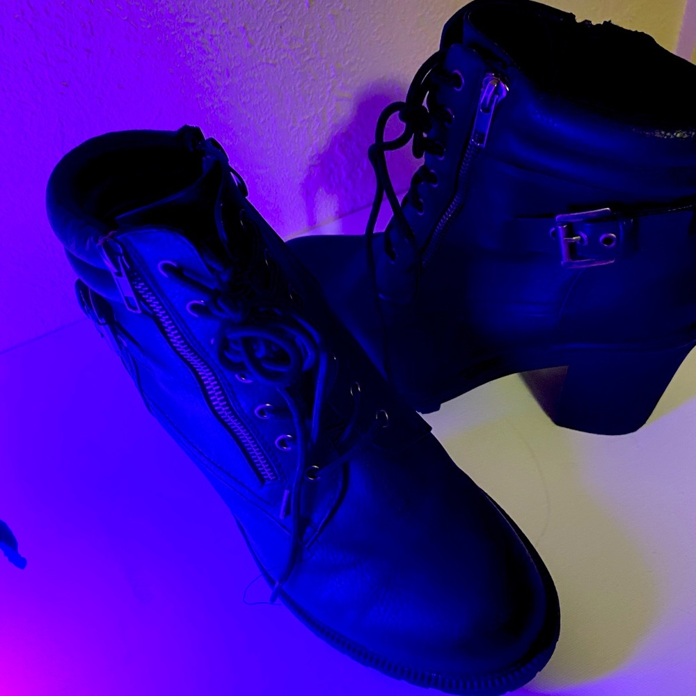 These are black leather like boots I bought them from torrid 💕.